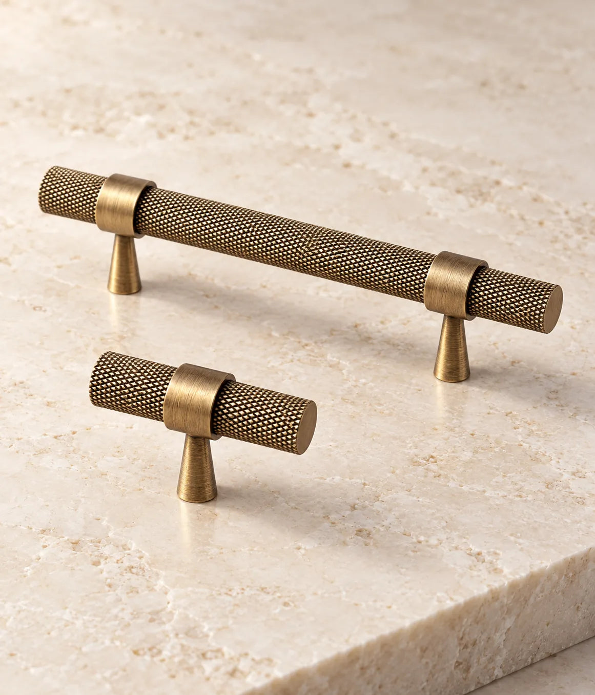 Diamond-knurled brass grip with smooth collars and slim tapered mounting posts