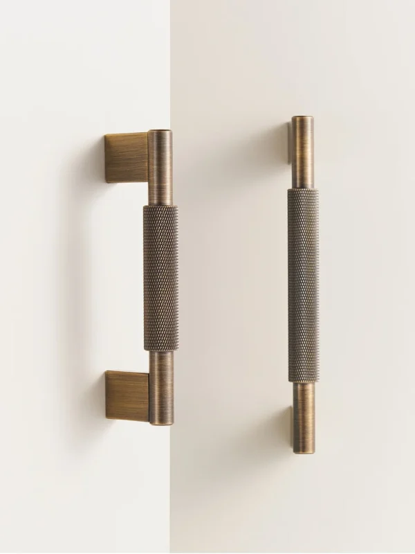 Luxurious knurled brass handle